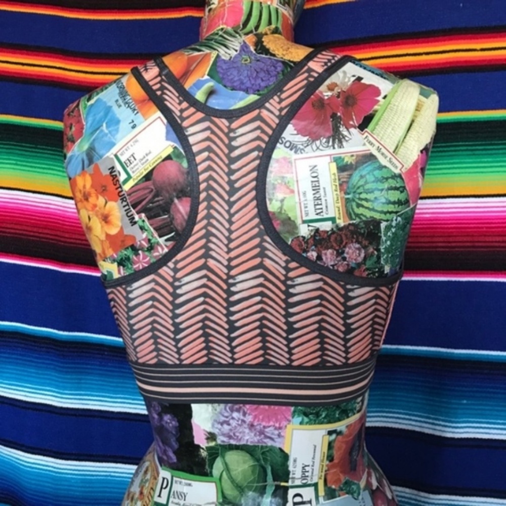 Under Armour UA Chevron Abstract Sports Bra Painted Contrasting - Picture 2 of 5